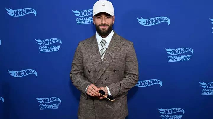 Maluma, AMIRI geyinərək Madriddə Shakira ilə birləşir