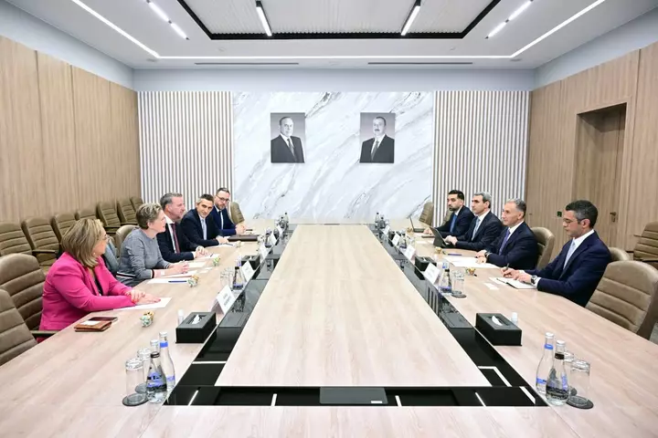Azərbaycan və Hollandiya logistika nəhəngi C. Steinweg Group Orta Koridor investisiyaları barədə müzakirə etdi