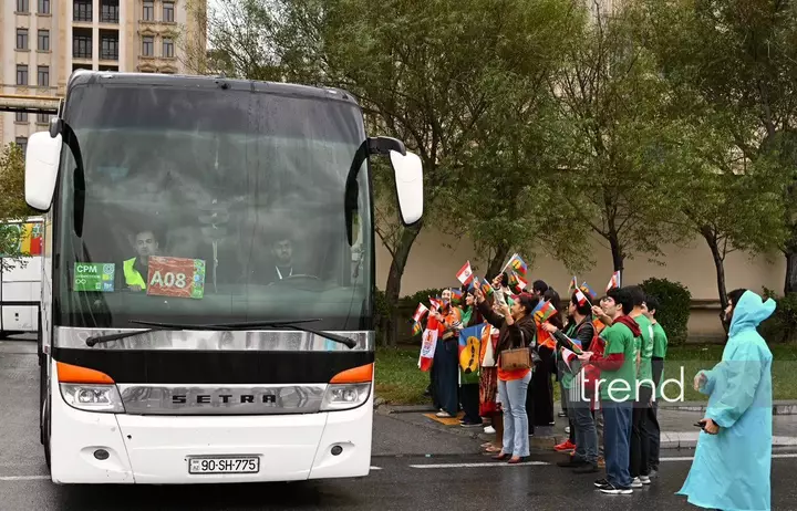 Bakı Kanakiy‑Yeni Kaledoniya və Fransız Polineziyası futbolçularının dəstəklənməsi üçün mitinq keçir