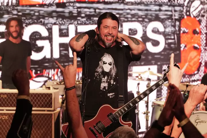 Foo Fighters‑in “Kimmel” proqramında “Baker Street” mahnısını yenidən ifa etməsi