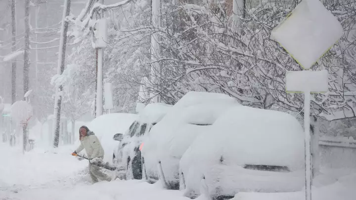 New Forecast Shows States Facing 12 Inches of Snow, 45 mph Winds This Weekend