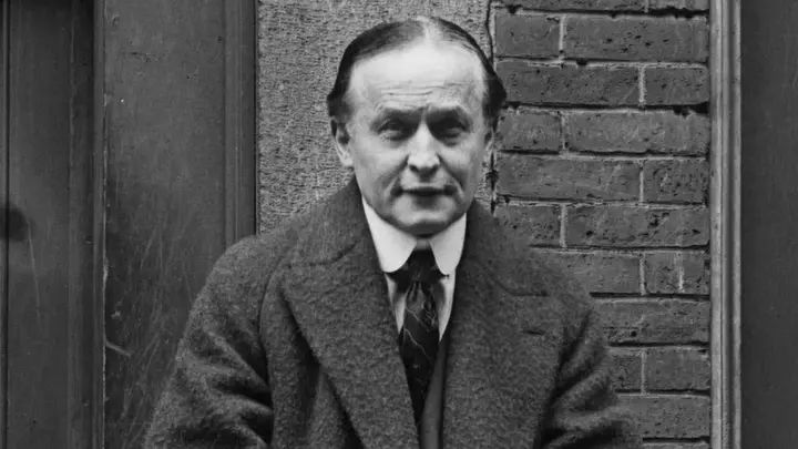 Harry Houdini Died 100 Years Ago on Halloween After Giving His Final Show With a 104-Degree Fever