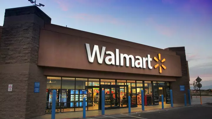 Walmart Sells a $27 Outdoor Rug That's Reversible, Waterproof, and Curl-Resistant