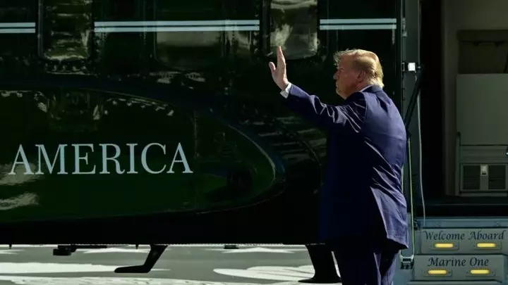 Trump $25 milyonluq şikayətçi proqramını başlatacağını bildirdi