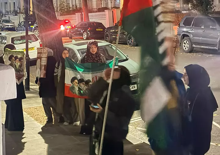 İddia edilən İran agentləri tərəfindən London’dakı Azərbaycan Səfirliyinin önündə provokasiya (ŞƏKİL/VIDEO)