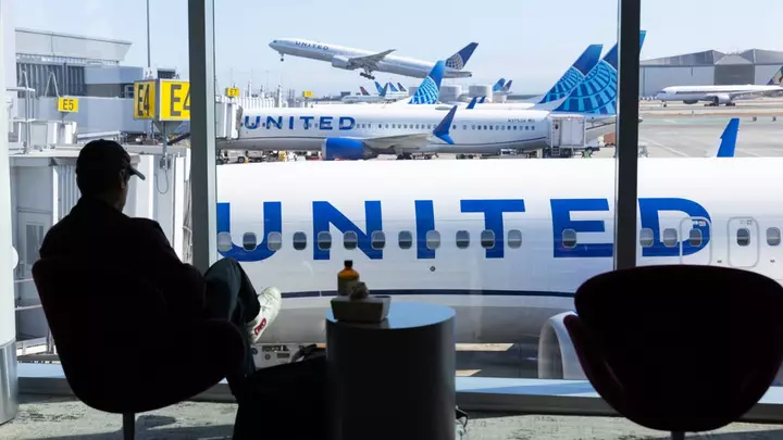 United Airlines CEO Defends Unpopular Policy