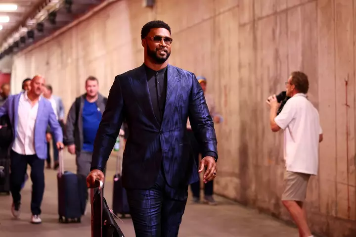 NFL Insider Links 49ers to Star DT With Trade Deadline Looming