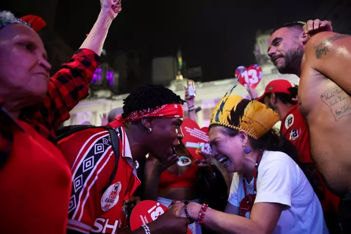 Lula, Braziliyada seçki sürprizində hakimiyyətdə qalır