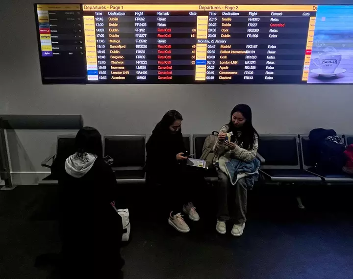 Böyük Britaniyada güclü fırtına 1500-dən çox aviareysin gecikməsinə səbəb olub