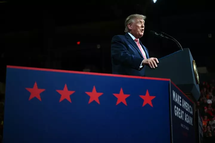 Trump Pushes $400M to GOP in Midterms as Bloomberg Drops $80M For Democrats