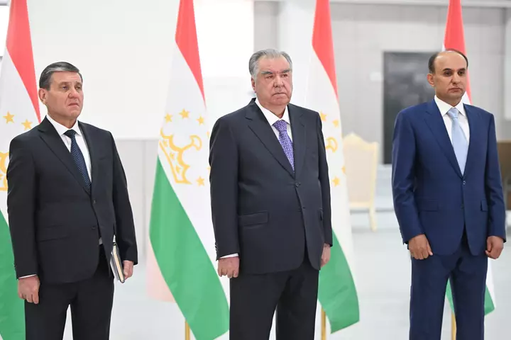 Tajikistan opens 15-story retail and service center in Vahdat