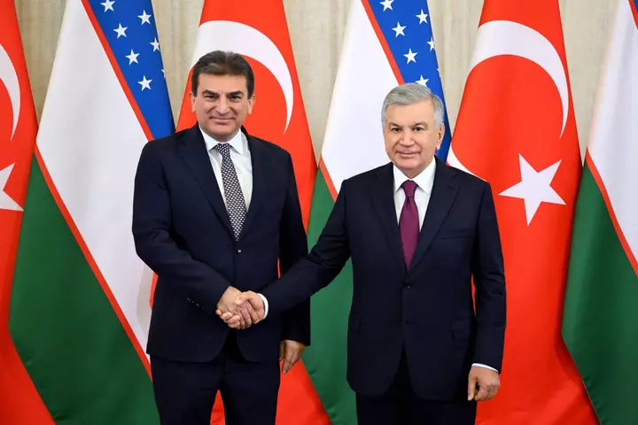 Mirziyoyev, OYAK CEO discuss Turkish investment in Uzbekistan