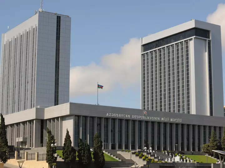Azərbaycan parlament komissiyası artan hibrid hücumlar barədə xəbərdarlıq edir