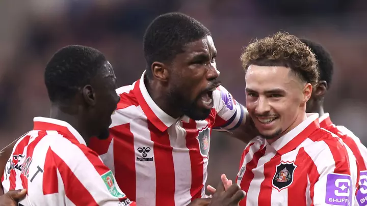 Sunderland's first-half blitz sends them past Brentford into quarters