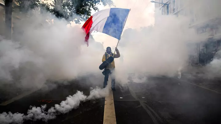 Some 320,000 demonstrators take part in largely peaceful protests across France