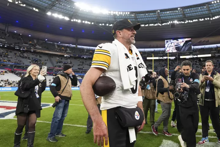 Aaron Rodgers Calls Out Steelers Offense After Squeaking Out Win vs Saints