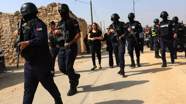 Yəhudi kilsəsinə qarşı ölümcül hücumdan sonra atəşkəsdə üç kişi həbs olundu