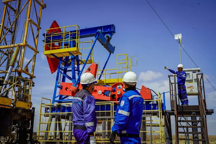 Kazakhstan’s crude oil export volume falls 3.7%, value rises 16.3%