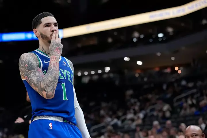 Timberwolves' LaMelo Ball Takes Shots at Brother Lonzo Over 'Travel' Allegation
