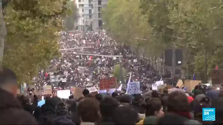 Fransada 400.000-dən çox insan etiraz etdi