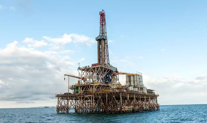 Azeri Light oil price falls 4% per barrel