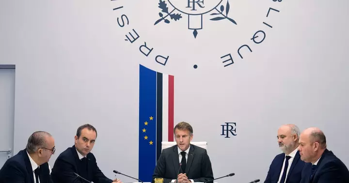 French government mulled blocking social networks and mobile internet amid protests