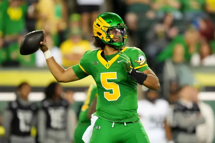 Dan Lanning Shares Brutal News Regarding QB Dante Moore's Season