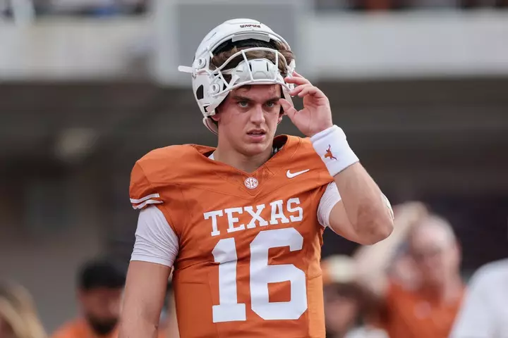 Arch Manning və Holly Rowe Texasın Ole Miss üzərində qələbəsindən sonra yenidən viral olur