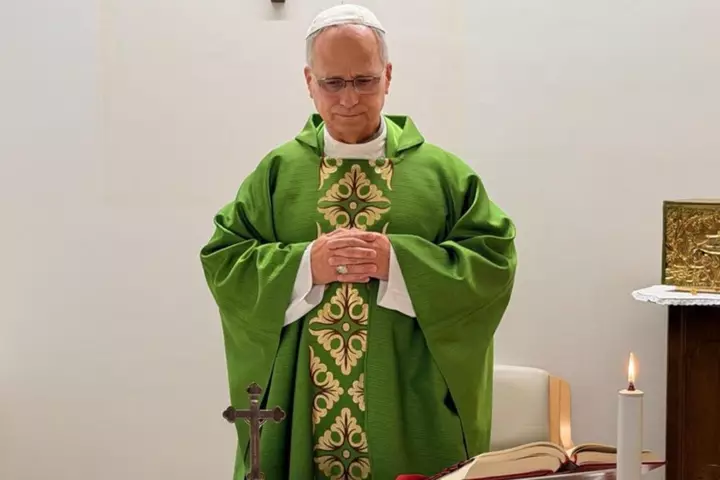 Pope Leo Makes Direct Appeal to Putin From Hospital