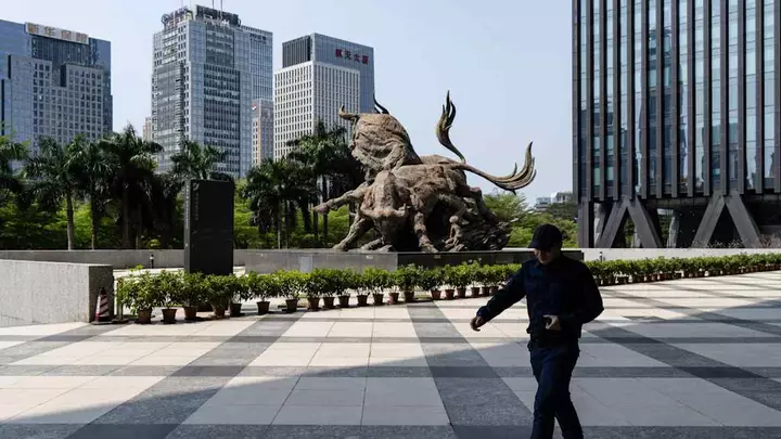 China rushes to shore up struggling markets
