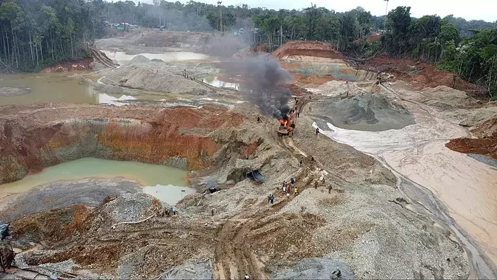 At least 14 killed and seven injured in landslide at illegal gold mine in Colombia