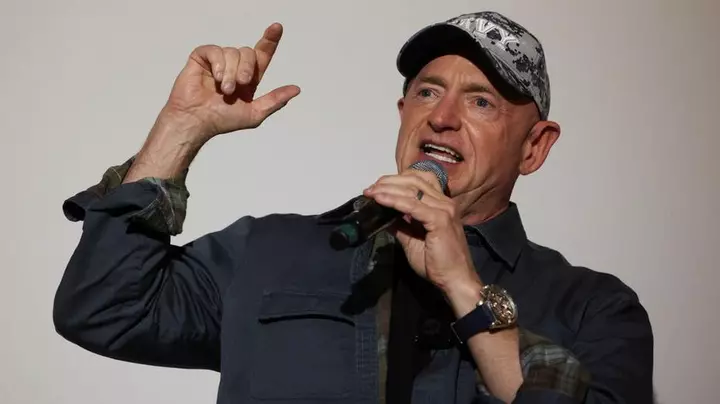 Democrat's 2-word answer on a possible presidential run draws cheers from Maine crowd
