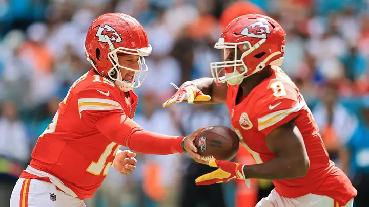 Chiefs vs. Seahawks picks, prediction, player props: Expert's best bets for Sunday Night Football NFL Week 7