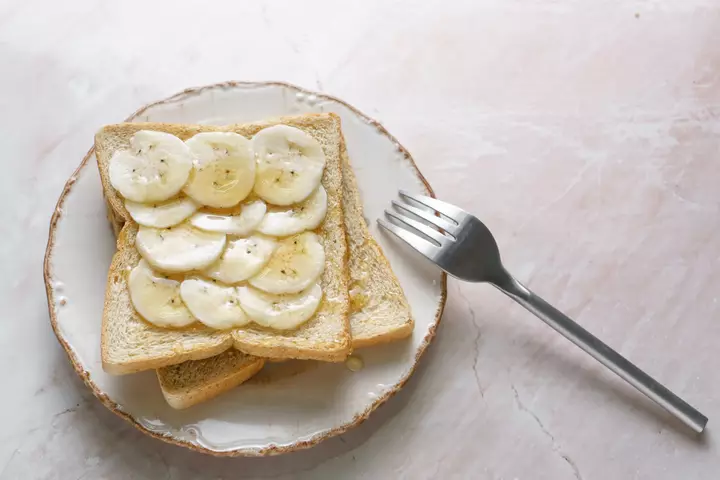 25 Foods to Eat When You Have an Upset Stomach, According to Nutritionists