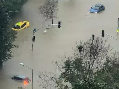 Heavy rain and flooding in Istanbul forces closure of schools