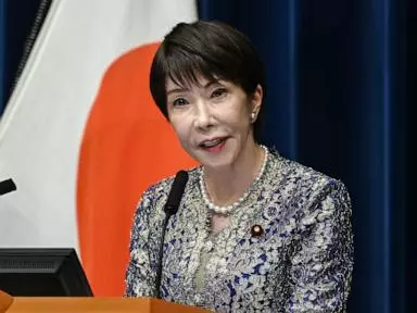 Yaponiya vəkili Takaichi, ev işləri və makiyajın iş gününə saatlar əlavə etdiyini bildirərək, gender rolları barədə müzakirə yaradır