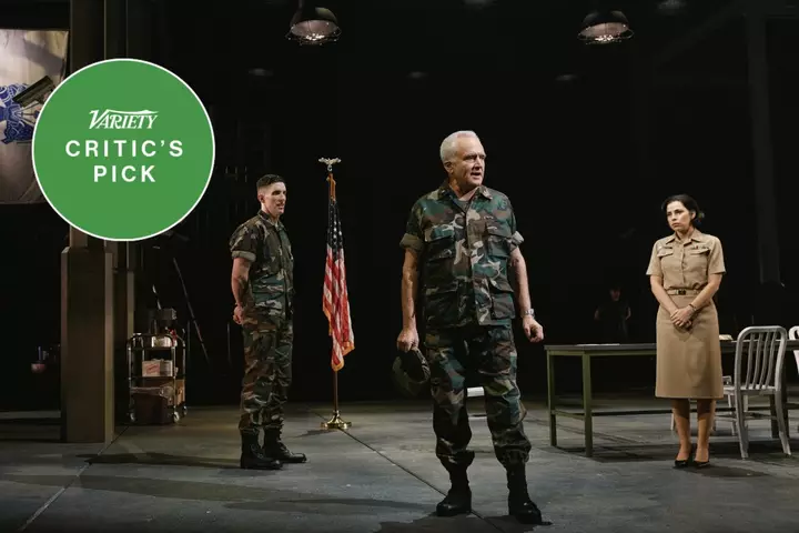 ‘A Few Good Men’ İcmalı: Broadway yenidənqurulması Aaron Sorkin’in məhkəmə klassikinə yeni nəfəs gətirir