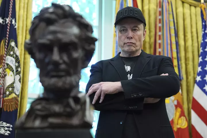 Zelensky Adviser Slams Musk Over Claims Ukraine Violated Starlink Terms