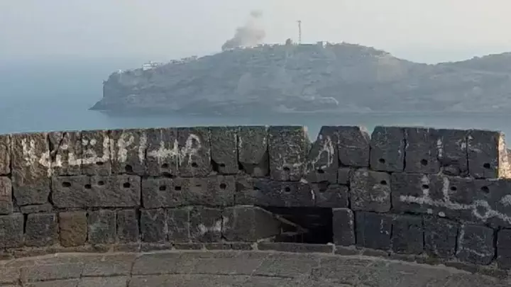 Houthi attack on palace used by Yemen government in Aden kills five