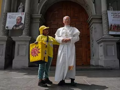 Cənubi amerikalılar Papa Leonun sağalması üçün dua edirlər, onun səfəri ilə bağlı qeyri-müəyyənlik davam edir