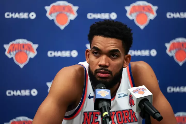 Knicks‑in Mike Brown Karl‑Anthony Towns‑un bilək yaralanması qorxusunu izah edir