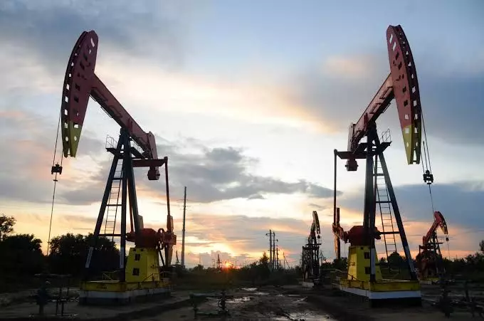 Hormuz böhranı ABŞ-ın yanacaq xərclərini 160 milyard dollar artırır