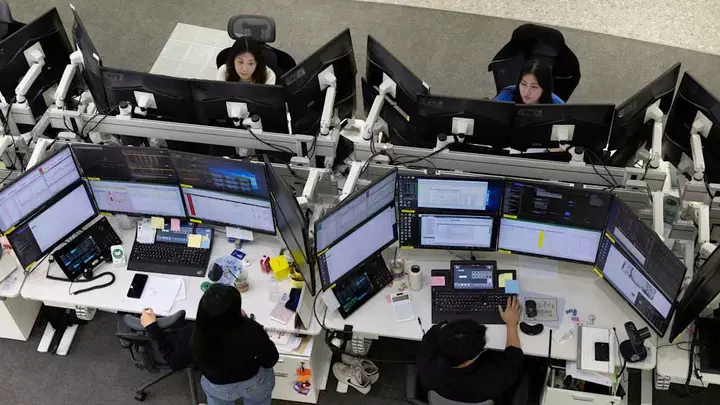 Global markets rise as AI trade regains steam