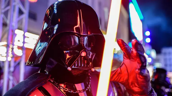 Darth Vader Bazar ertəsi gecə futboluna gəlir—və NFL oyunçularını müsahibə edəcək