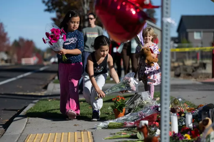 Oregon Müəllimi, Məktəb Atəşçisini Tutaraq ‘Ürək Ağrısı Verən Tragediya’ Haqqında Danışdı