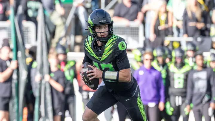 Oregon to start Brock Thomas at QB over Dylan Raiola: Ducks make key change as CFP hopes hang in balance