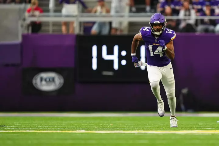 Trade Market 'Heating Up' for Starting WR on Undefeated Team: Report