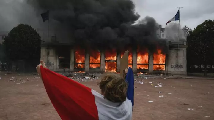 French Riots: A Gift for Le Pen?