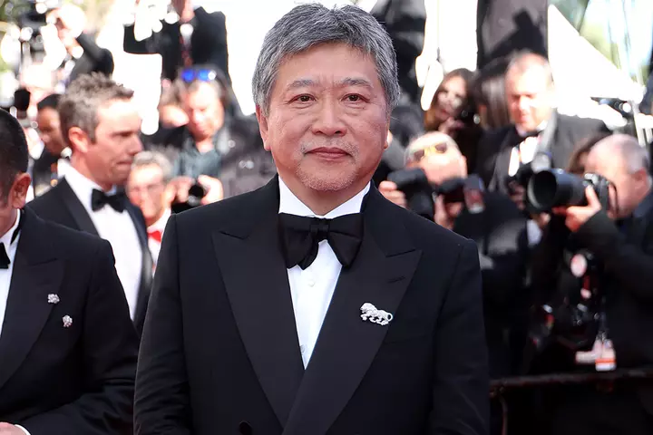 Kore-eda Hirokazu 'Qutuda qoyun' ssenarisi üzərində AI qeydlərindən imtina etdi: 'Mən insan tərəfində dayaçaq'