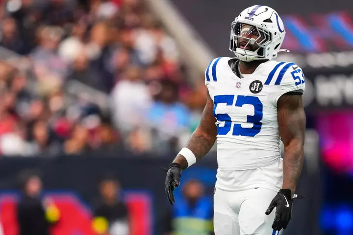 Colts Reunite With 100-Tackle Linebacker